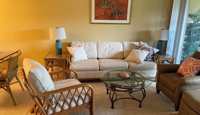 Nice, first floor condo in the lovely Meadows community