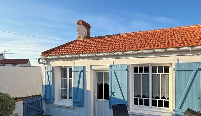 Nice fisherman's cottage quietly located, 600 meters from the beach, with fenced garden