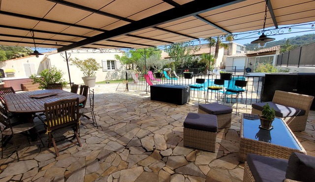 Nice villa with swimming pool +2 T2 for 15 people