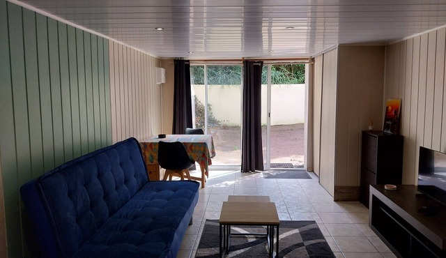 Nice one-room studio in a detached house 30km from Paris