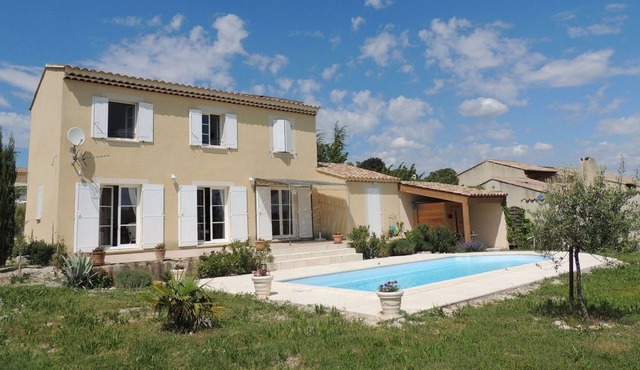 Nice holiday home in Saint-Maurice-sur-Eygues with garden