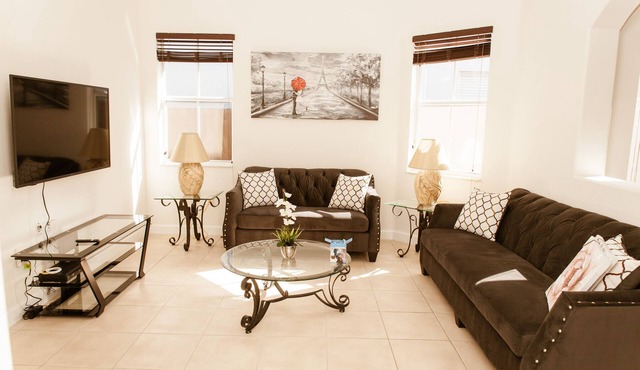Nice full House 4/3 Miami Lakes area. Close to Miami and Ft Lauderdale. 10 ppl
