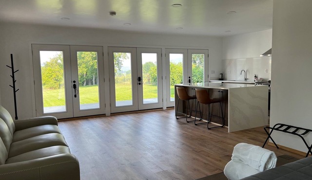 Nice Guest House with River Views