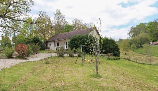 Nice house in the Dordogne with a lake 15min by bike