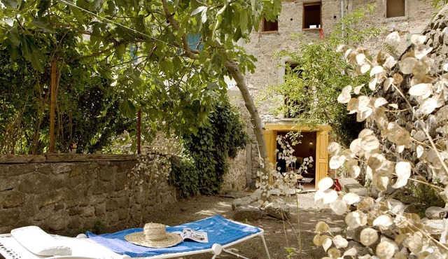 Nice holiday home at the foot of the Canigou with garden