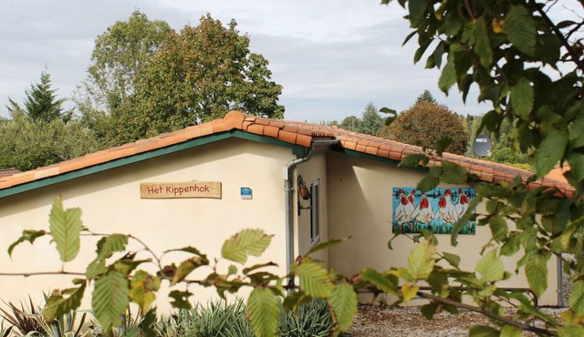 nice holiday home, pet-friendly near golf course and swimming lake