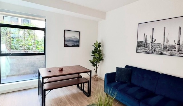 Nice Hollywood Blvd. Apartment with FREE PARKING
