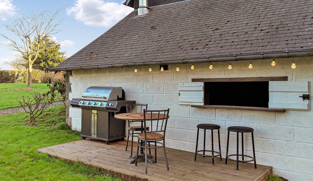Nice home in Saint-Brice-de-Landell with WiFi