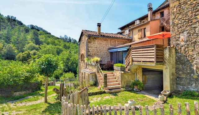 Nice home in Saint-Jean-De-Valerisc