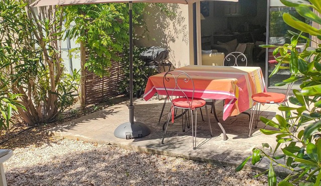 Nice home in Saint-Laurent-de-la-Ca with WiFi