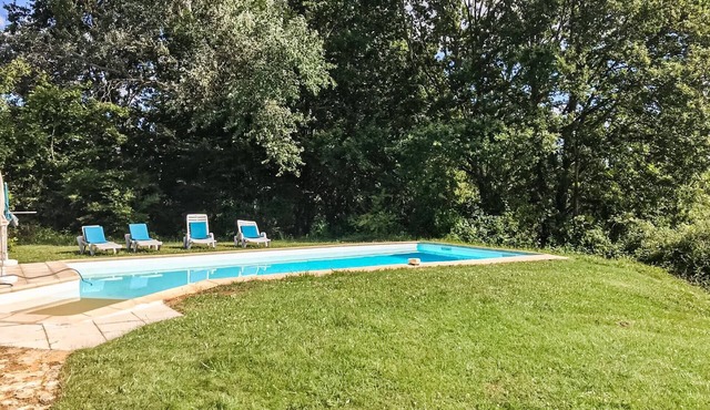 Nice home in Val de Louyre et Caude