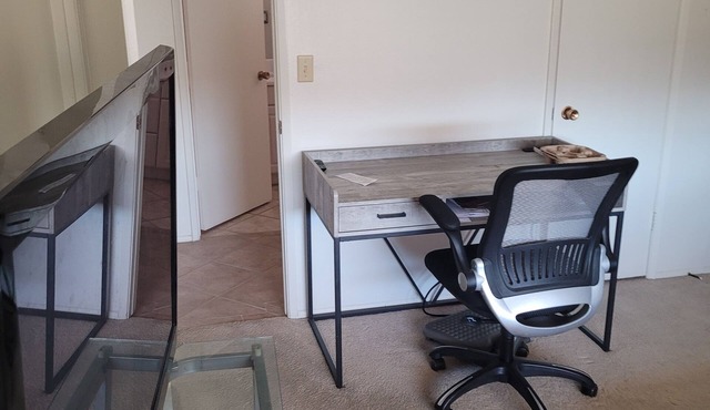 Nice home for rent in a quiet area close to Scottsdale and Glendale area. Open