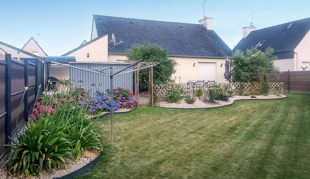 Nice home in Binic-Etables-sur-Mer with WiFi