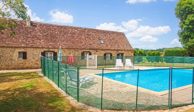 Nice home in Eglise Neuve D'Issac