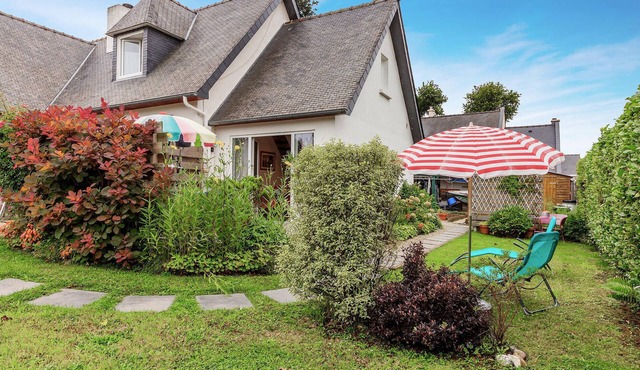 Nice home in Le Minihic-sur-Rance
