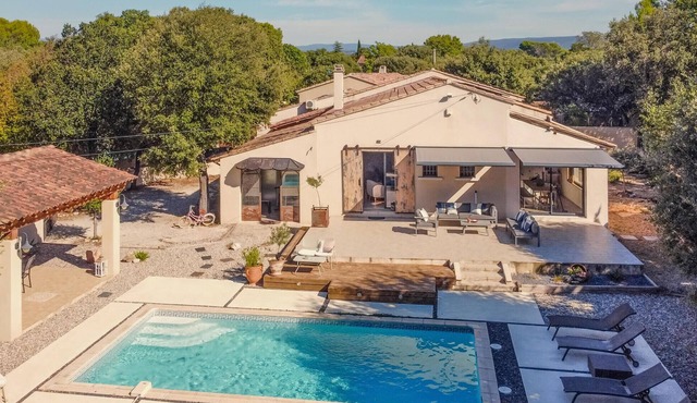 Nice home in Pernes-les-Fontaines