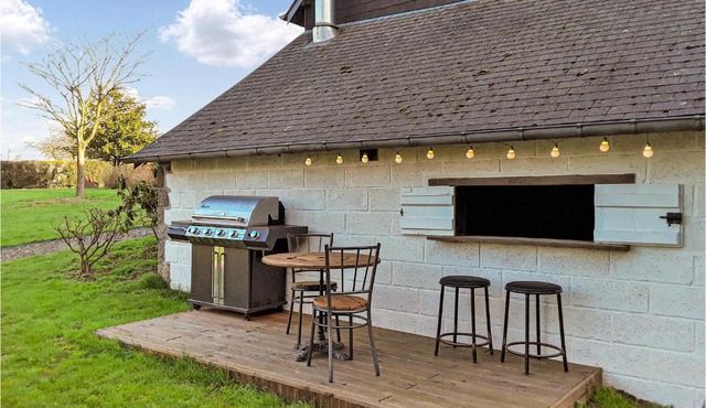 Nice Home In Saint-Brice-De-Landell With Wifi