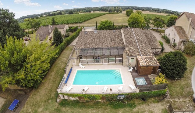 Nice home in Saint-Méard-de-Gurçon
