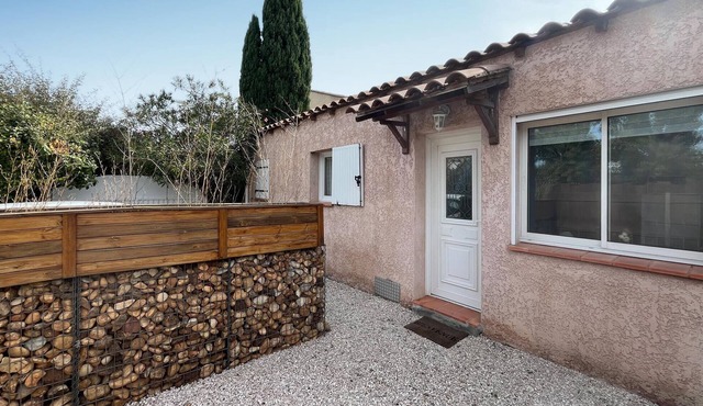 Nice home in Saint-Martin-de-Crau with WiFi