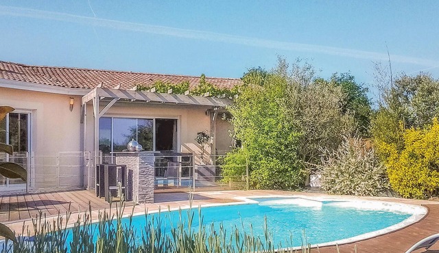 Nice home in ST-MICHEL-L'ECLUSE/Le-