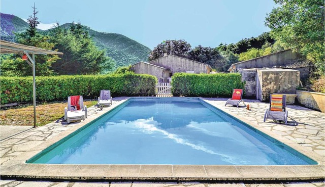 Nice home in Saint Lger du Ventoux with 2 Bedrooms and Outdoor swimming pool