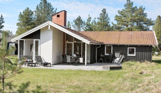 Nice home in ålbæk with sauna