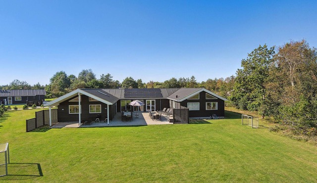 Nice home in ålbæk with kitchen