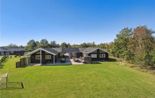 Nice Home In Ålbæk With Kitchen