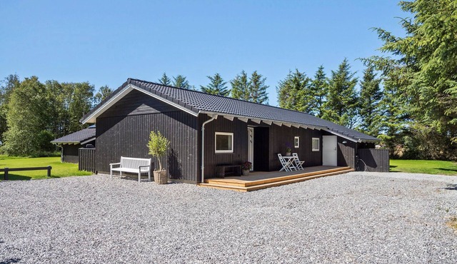Nice home in ålbæk with sauna