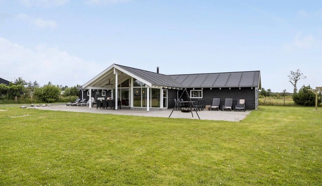 Nice home in ålbæk with sauna