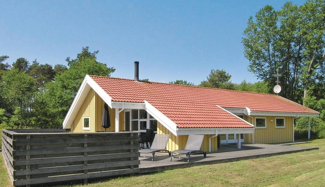 Nice home in Aakirkeby with sauna