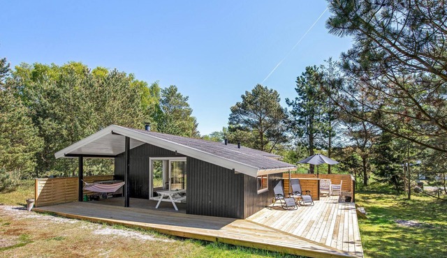 Nice home in Aakirkeby with WiFi