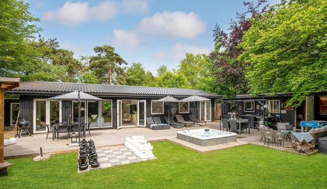 Nice home in Aakirkeby with sauna