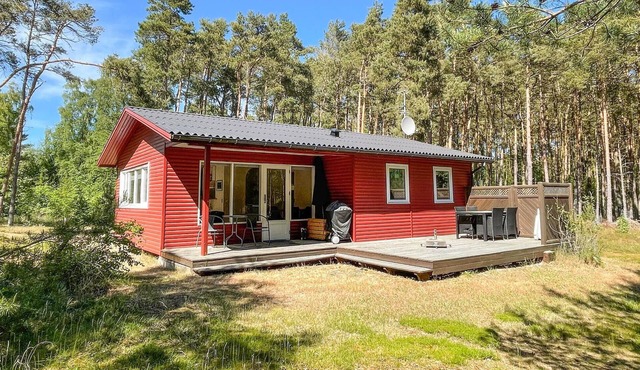 Nice home in Aakirkeby with WiFi
