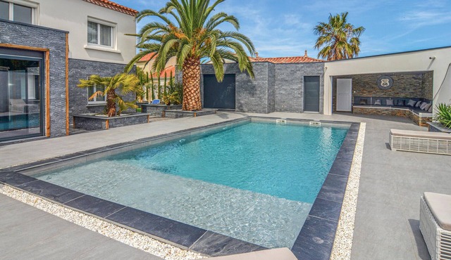 Nice home in Agde with private swimming pool, can be inside or outside