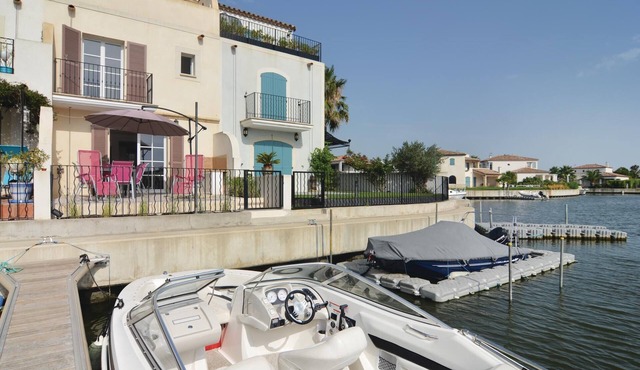 Nice home in Aigues-Mortes with house sea view