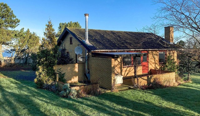 Nice home in Allinge with kitchen