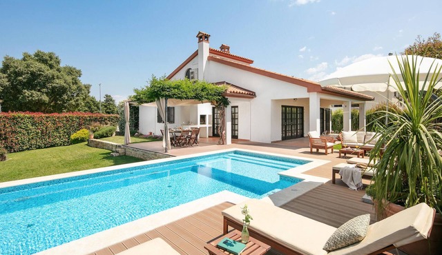 Nice home in Antonci with WiFi