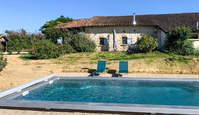 Nice home in Armillac with jacuzzi