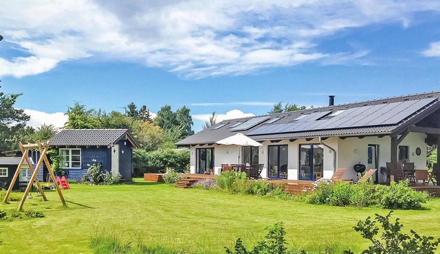 Nice home in Askø with WiFi