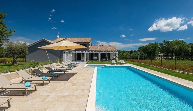 Nice home in Barban with private swimming pool, can be inside or outside