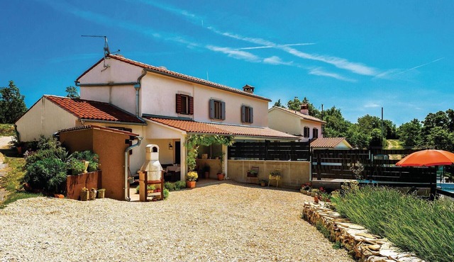 Nice home in Bartici with WiFi