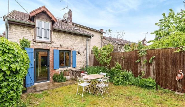 Nice home in Bayel with WiFi