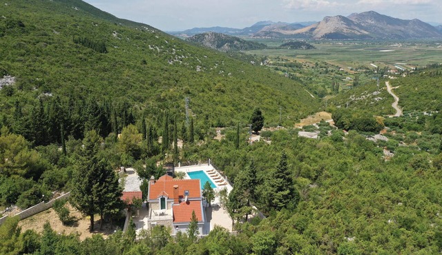 Nice home in Bijeli Vir