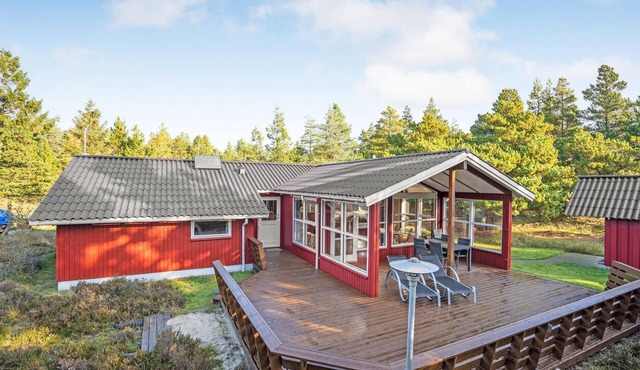 Nice home in Blåvand with WiFi