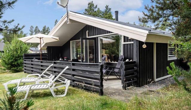 Nice home in Blåvand with sauna