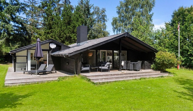 Nice home in Blåvand with WiFi