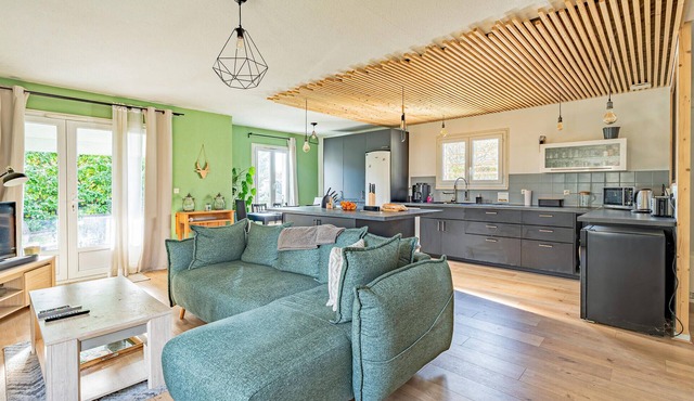 Nice home in Blaye with WiFi