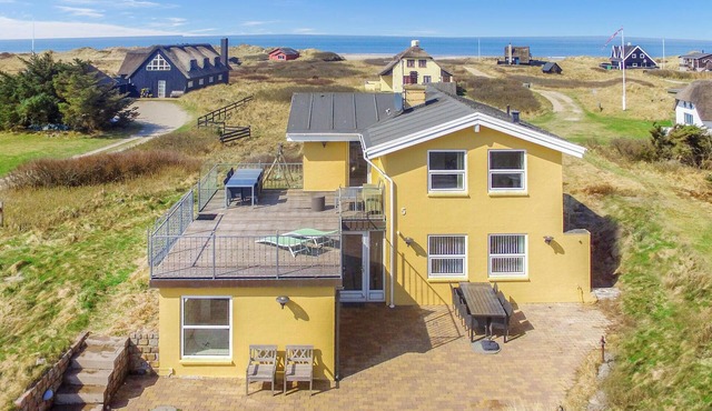 Nice home in Blokhus with kitchen