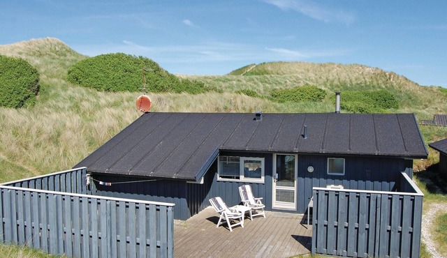 Nice home in Blokhus with kitchen